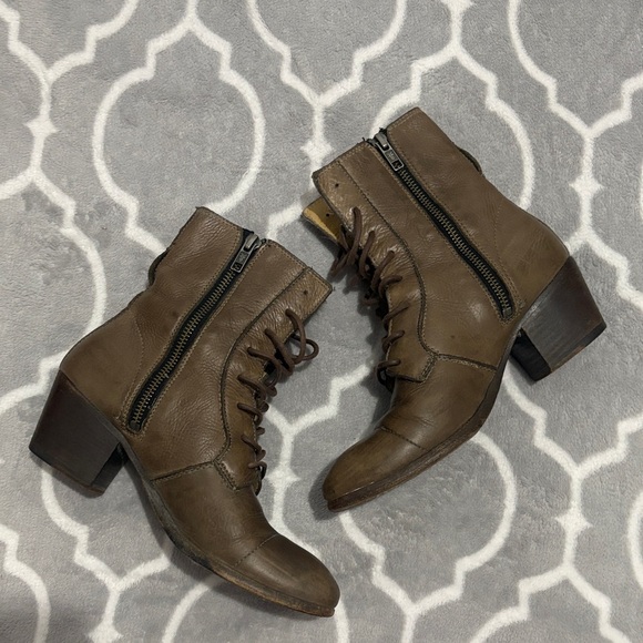 Frye Brown Leather lace up heeled Ankle Boots - Picture 7 of 14
